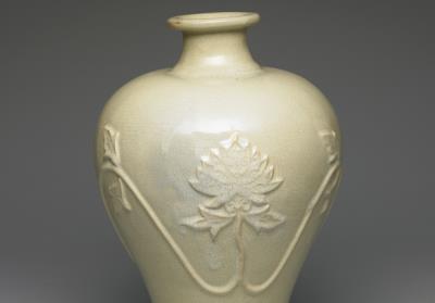 图片[2]-Meiping vase with appliqued peony decoration in white glaze, Guang ware, Ming to Qing dynasty (1368-1911)-China Archive